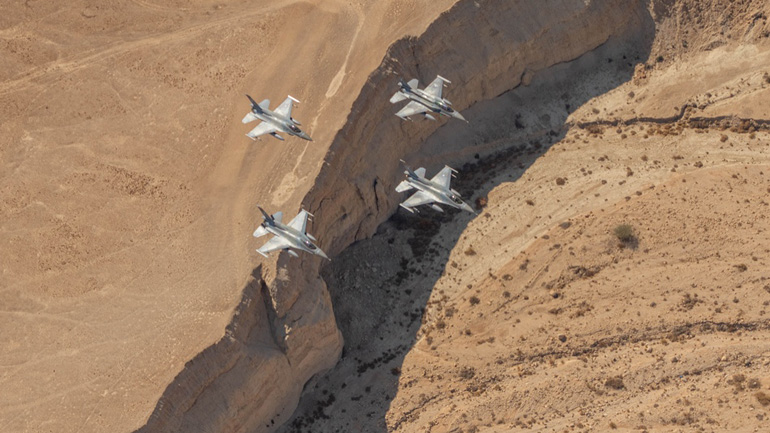 Μπαράζ πτήσεων τουρκικών αεροσκαφών πάνω από το Αιγαίο και τον Έβρο